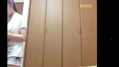 231113童顔でかわいいの胸チラ235