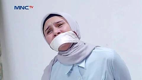Zee Zee Shahab Otm Gagged