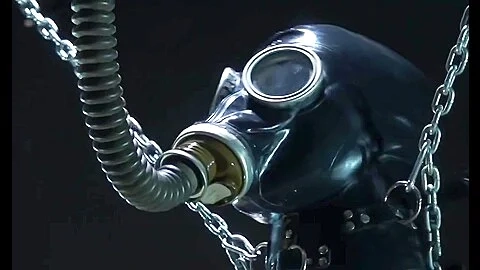 Mumifizierung Mit Gasmaske 2